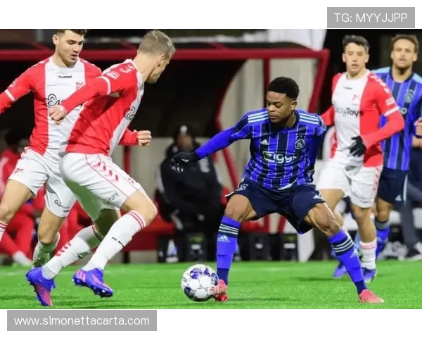 费耶诺德逼抢体系近期表现稳健，高压战术持续提升球队竞争力