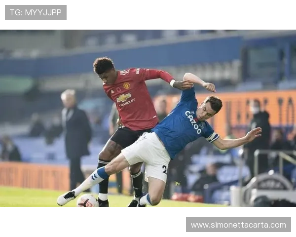 曼联中场断球问题阶段性显现，攻防转换困难对球队表现造成影响